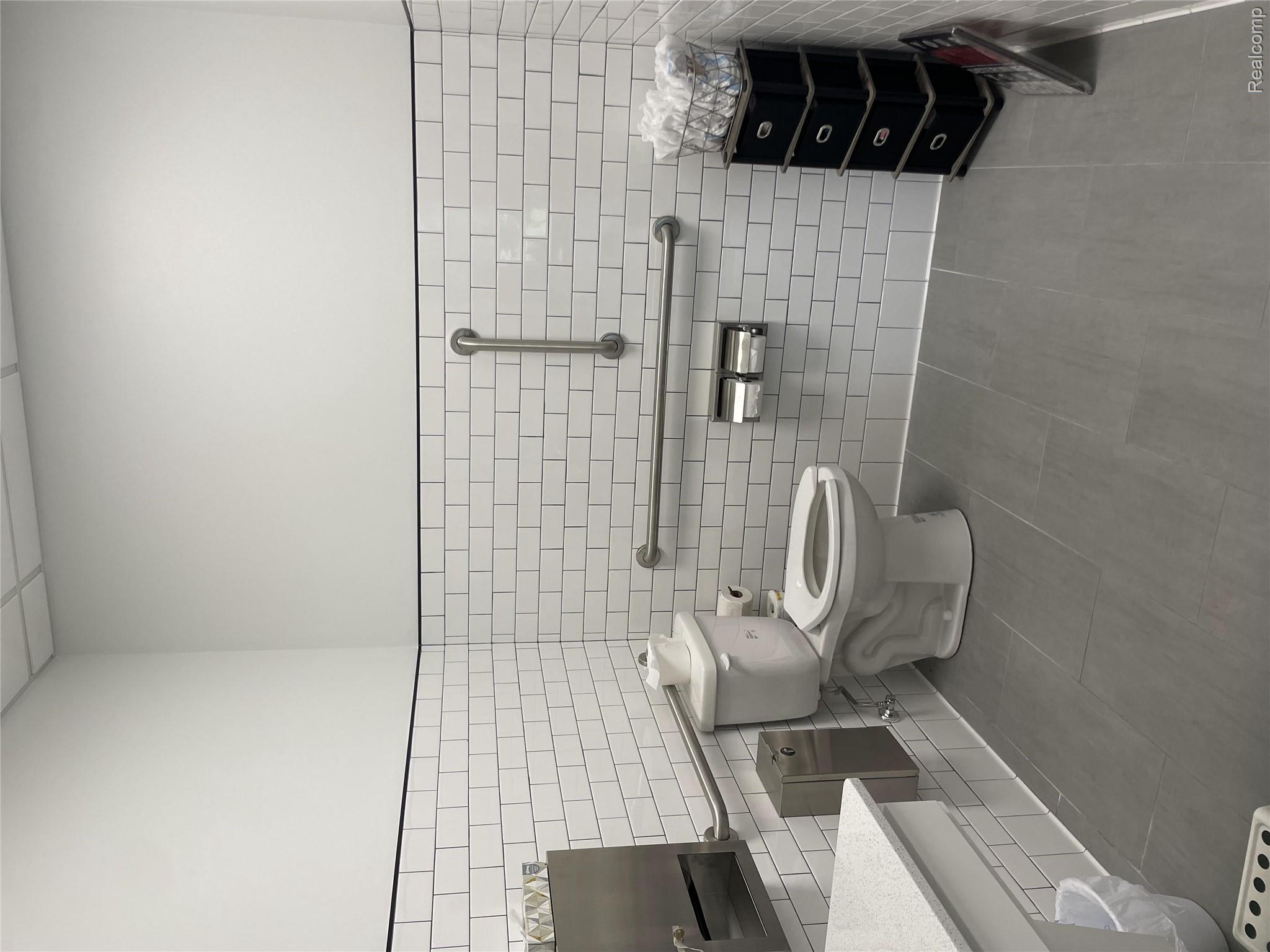 142 W Grand River