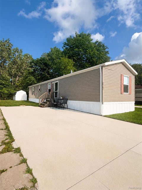 Photo of 48582 Lakeview E, Shelby Charter Township, MI 48317 (MLS # 20261065680)