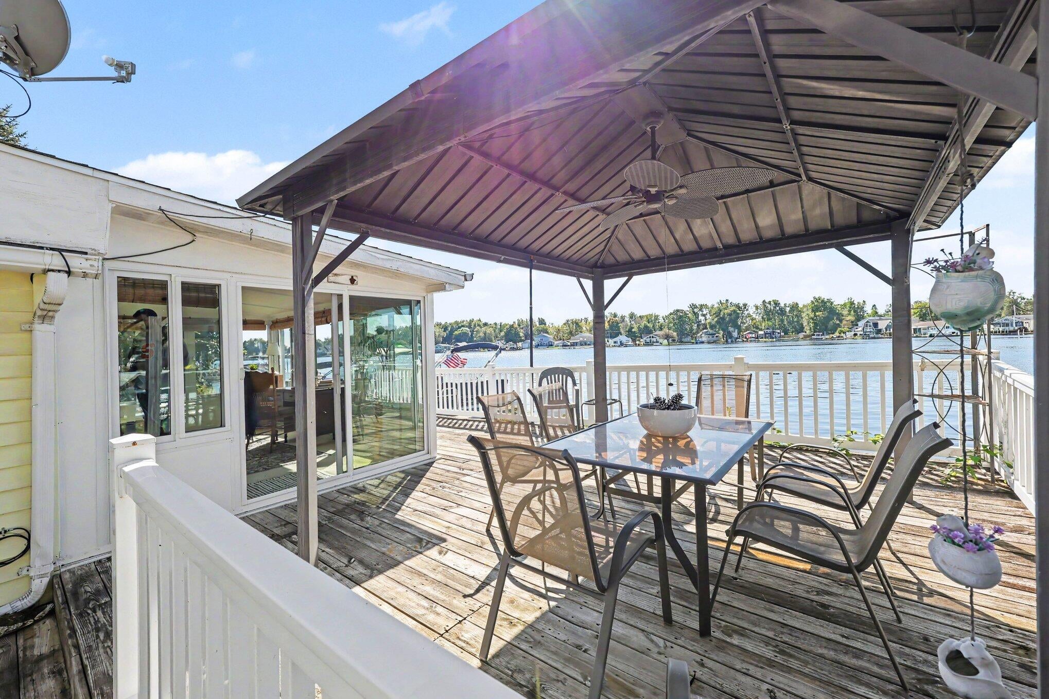 225 N Lakeside Drive
