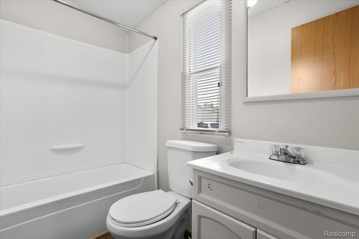 Clinton Charter Township, Michigan 48038, United States, 3 Bedrooms Bedrooms, ,2 BathroomsBathrooms,Residential,Active,167511