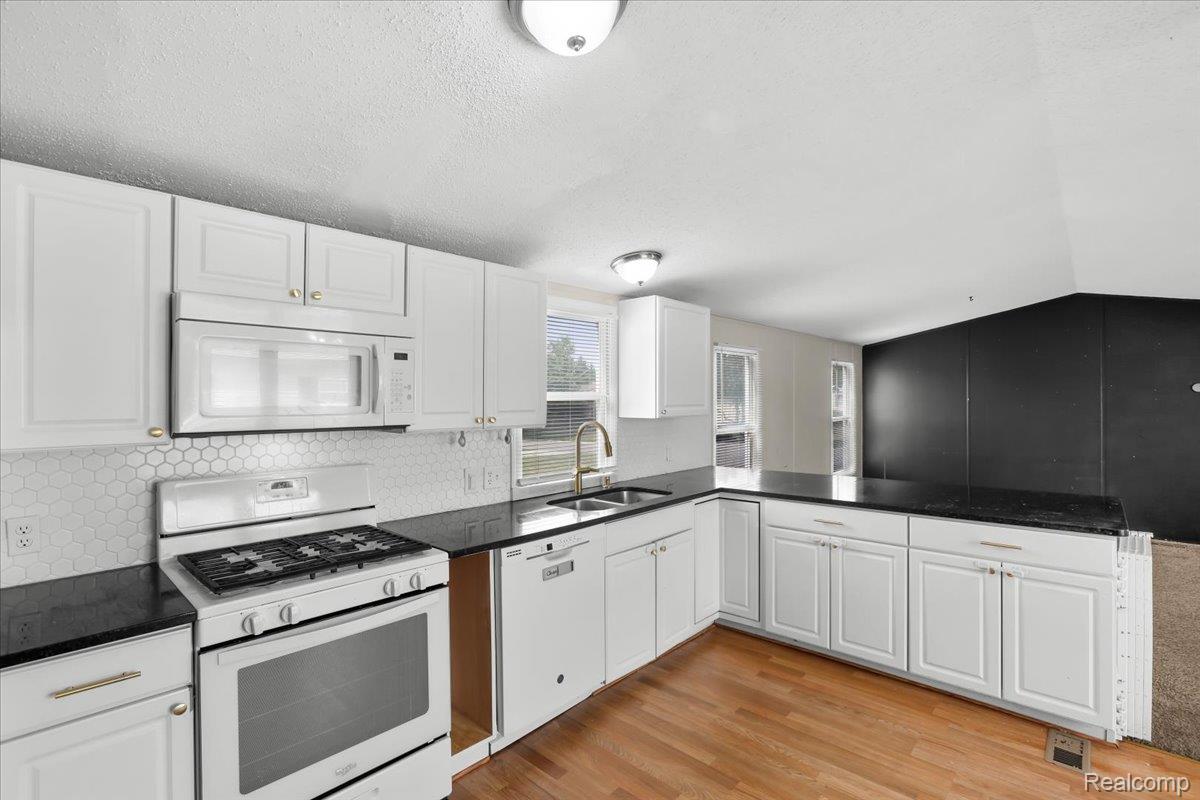 Clinton Charter Township, Michigan 48038, United States, 3 Bedrooms Bedrooms, ,2 BathroomsBathrooms,Residential,Active,167511