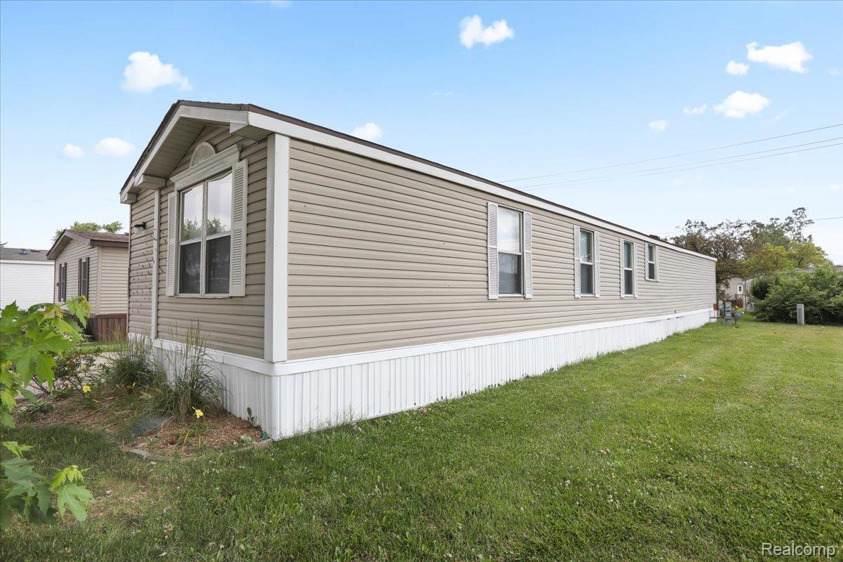 Clinton Charter Township, Michigan 48038, United States, 3 Bedrooms Bedrooms, ,2 BathroomsBathrooms,Residential,Active,167511