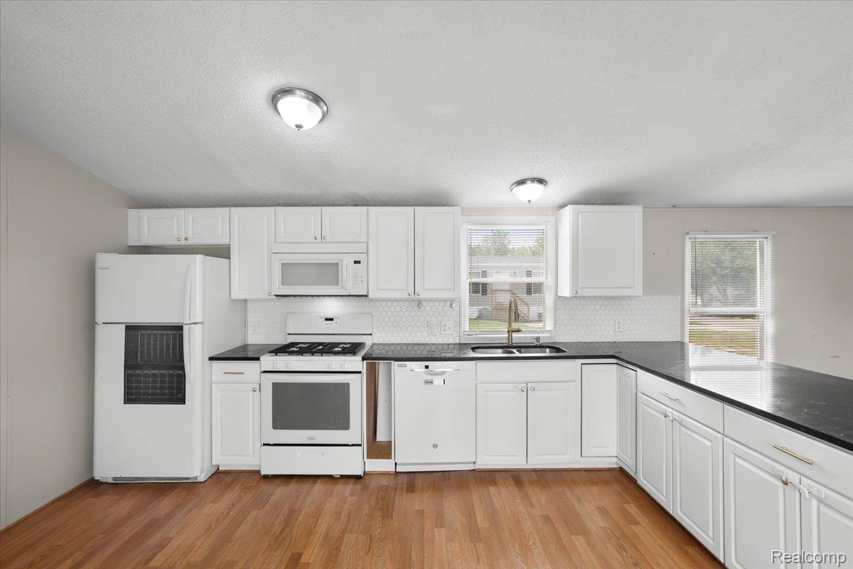 Clinton Charter Township, Michigan 48038, United States, 3 Bedrooms Bedrooms, ,2 BathroomsBathrooms,Residential,Active,167511