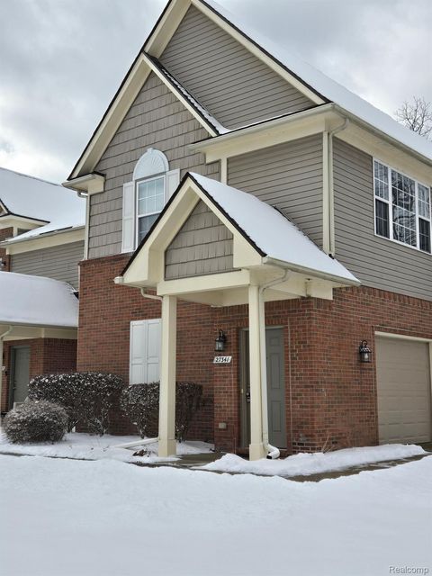 27341 HIDDEN OAKS Drive Brownstown Charter Township MI 48183