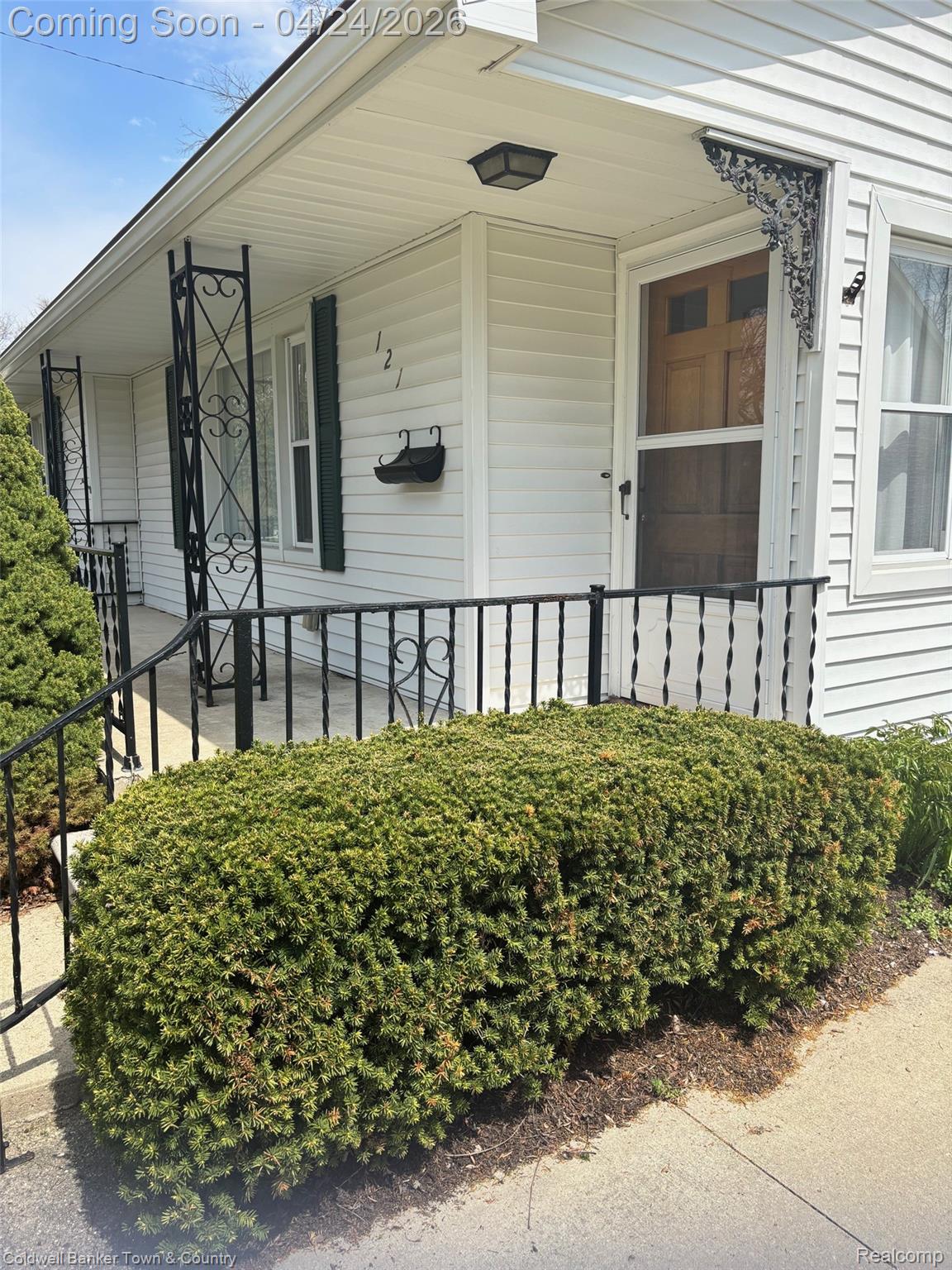 121 S Tompkins Street