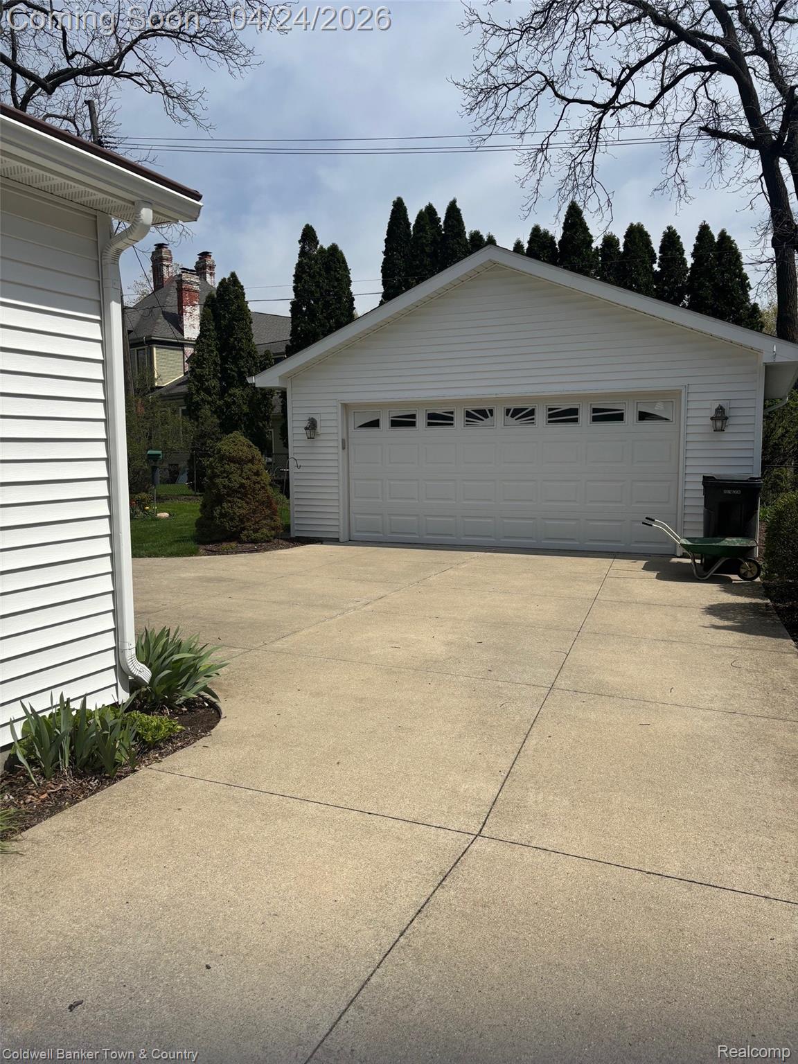 121 S Tompkins Street