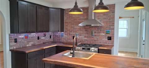 Tiny photo for 160 Chippewa Road, Pontiac City, MI 48341 (MLS # 20261021686)