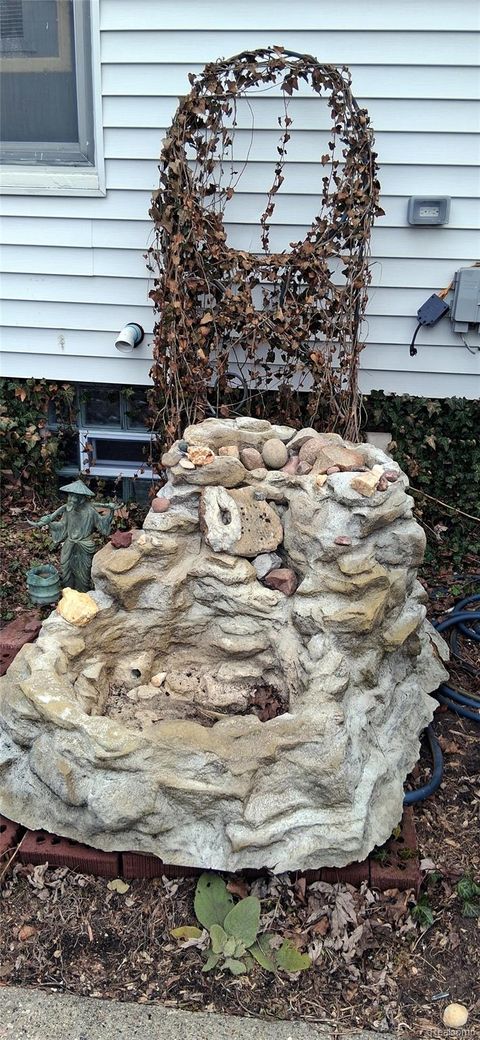 Tiny photo for 160 Chippewa Road, Pontiac City, MI 48341 (MLS # 20261021686)