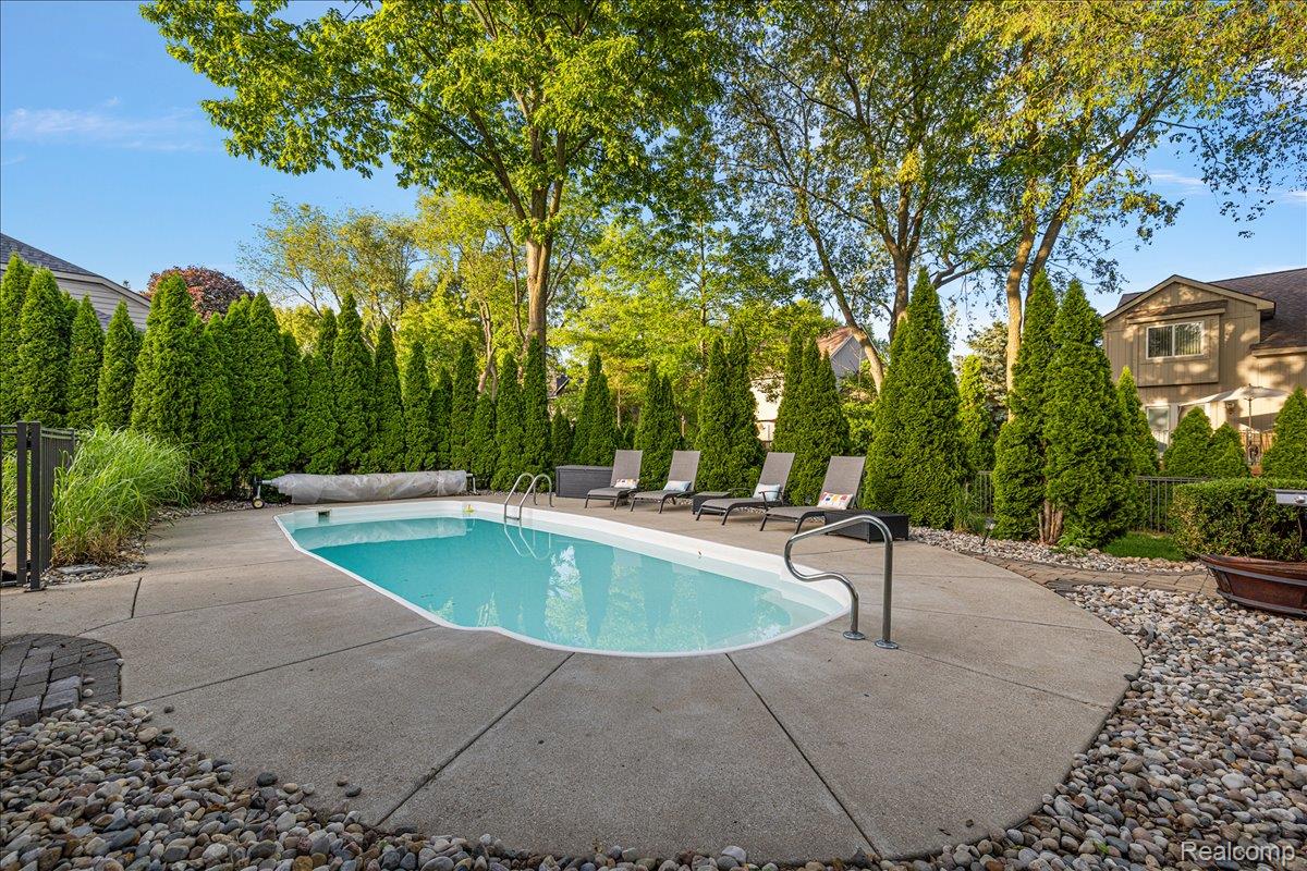 5768 Bellshire Lane