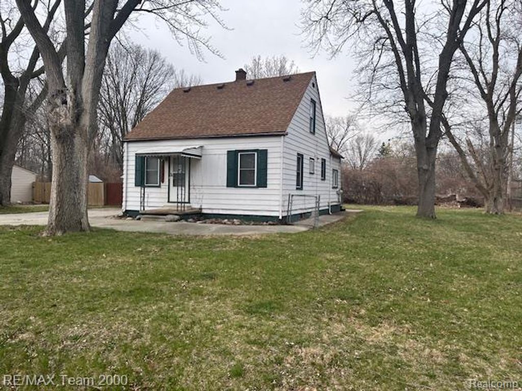 Photo of 20175 Finley Street, Clinton Charter Township, MI 48035 (MLS # 20261028437)