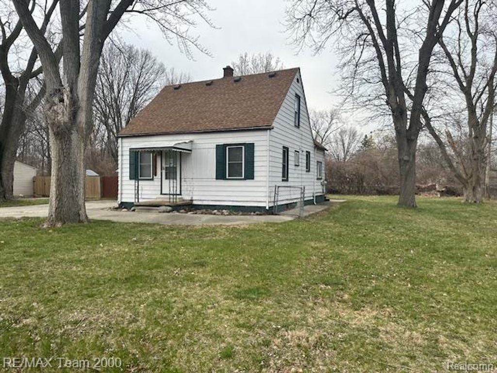 Photo of 20175 Finley Street, Clinton Charter Township, MI 48035 (MLS # 20261028437)