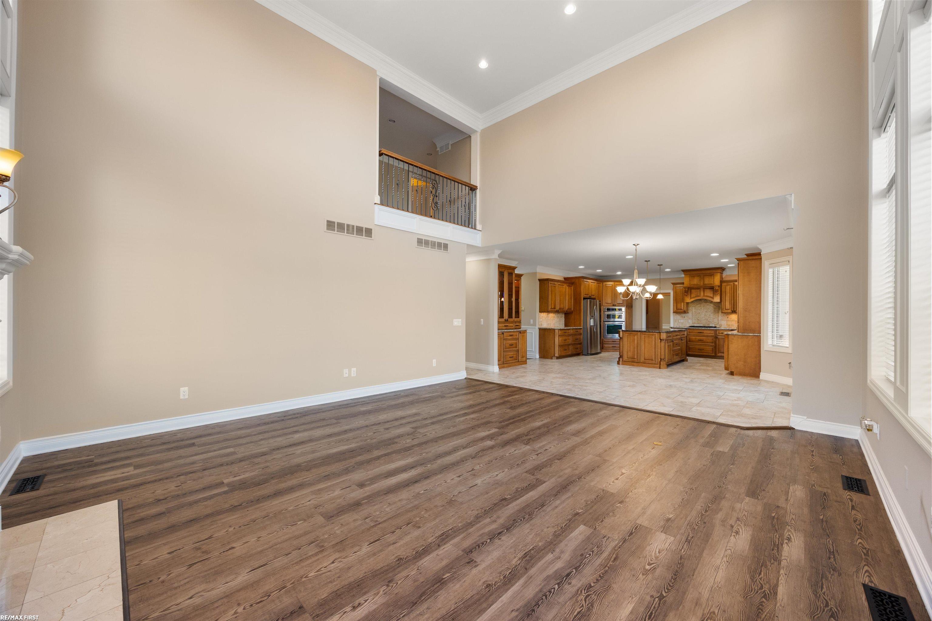 56343 Via Serbelloni Street