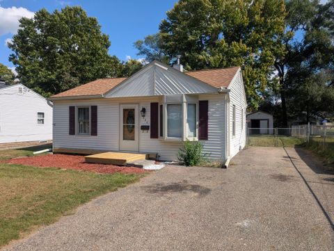 Photo of 244 N Woodlawn Avenue N, Battle Creek City, MI 49037 (MLS # 66025051322)