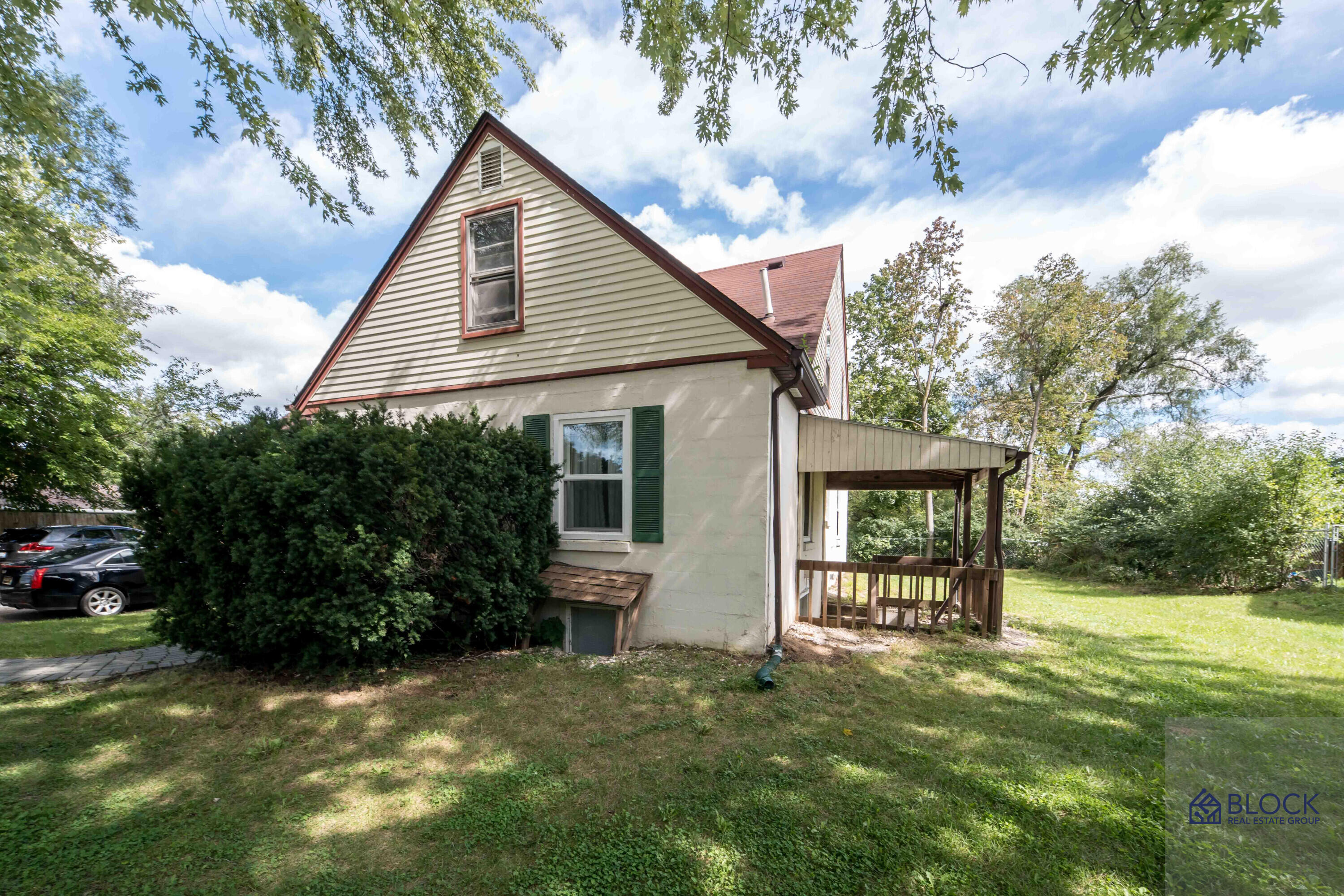 1860 N Maple Road