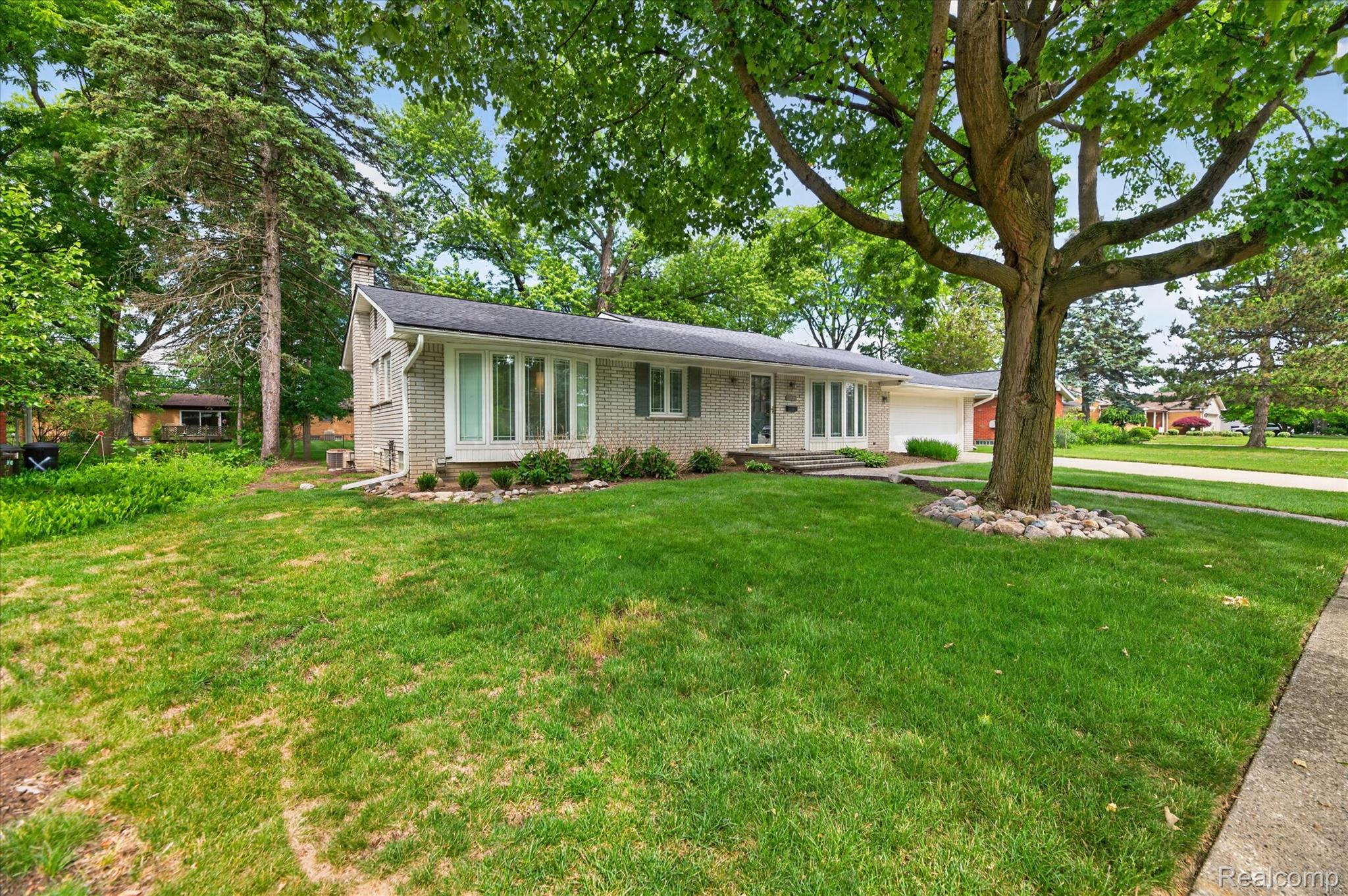 16927 Farmington Road