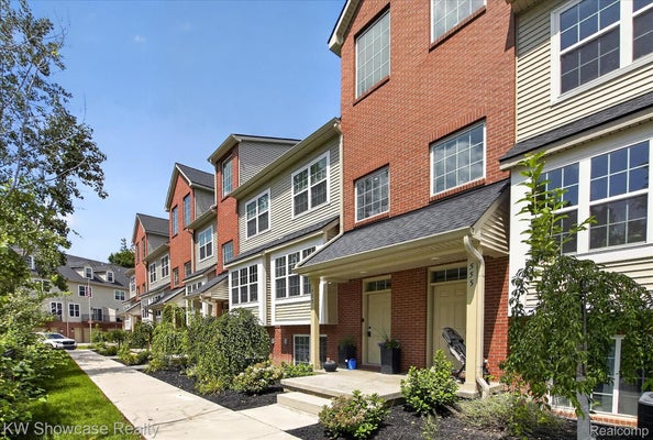 553 VILLAGE LN, MILFORD, MI 48381 - Image ef543bffd5154a8d01cbd8b5a7e2a454/3807534810