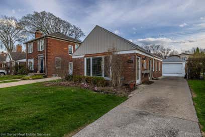 1423 Hollywood Avenue Grosse Pointe Woods City MI 48236