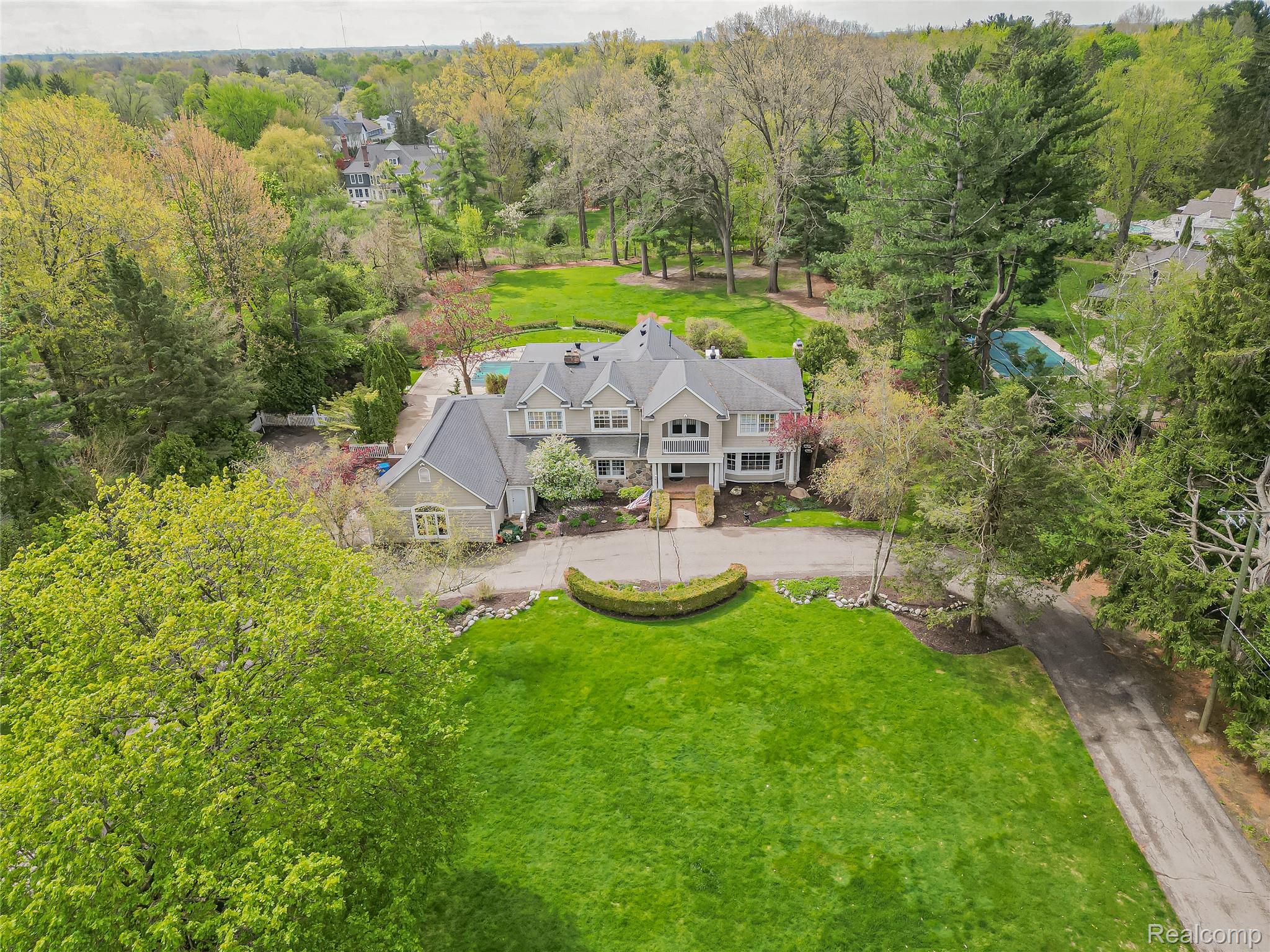 2085 Quarton Road