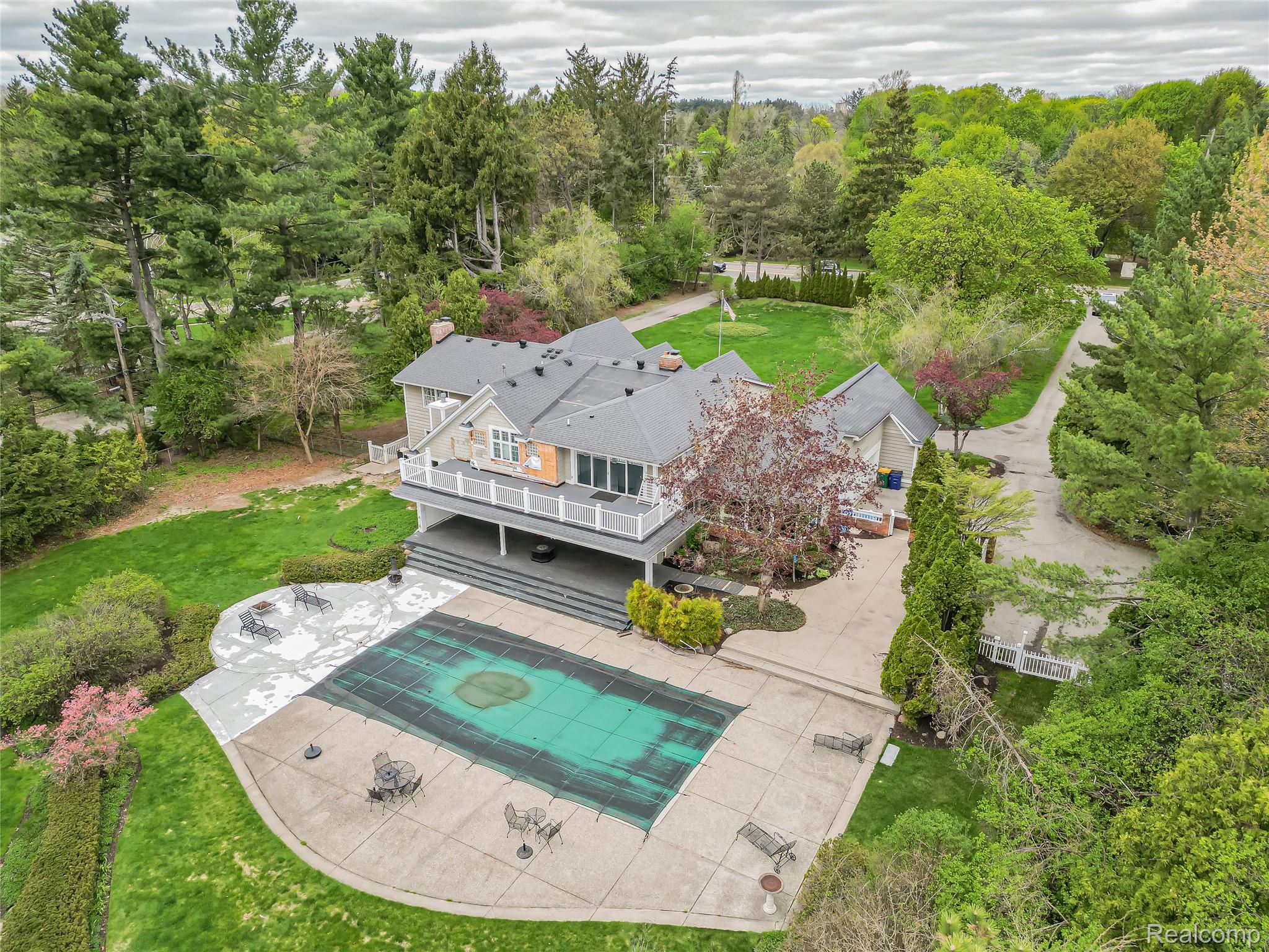 2085 Quarton Road