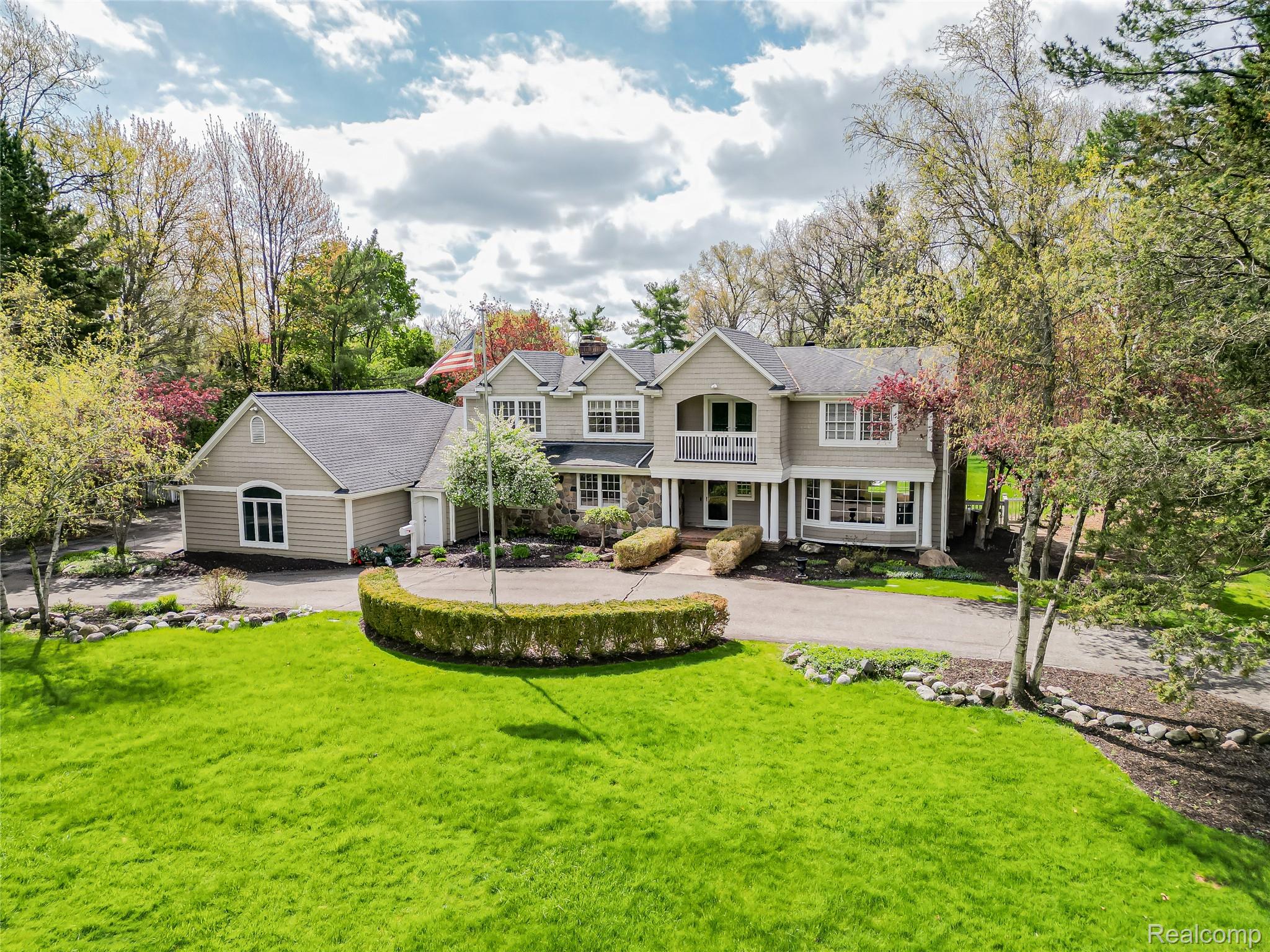 2085 Quarton Road