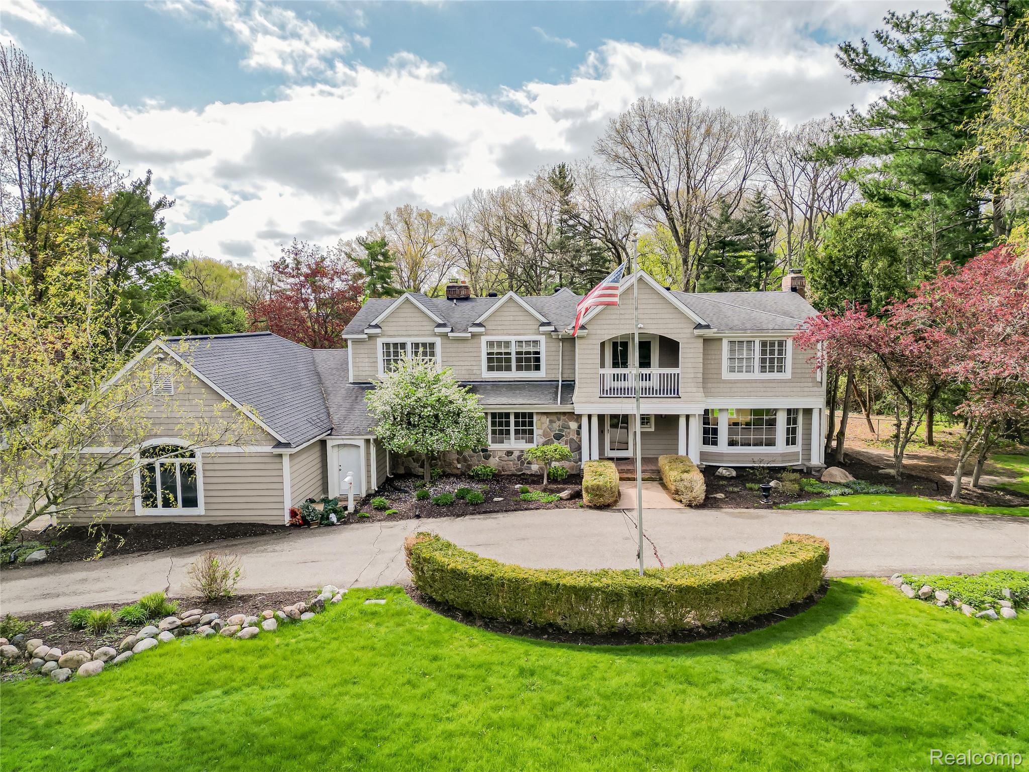 2085 Quarton Road