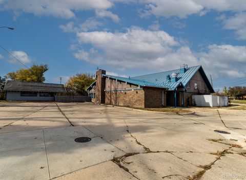 240 N RIVER Road Mt Clemens City MI 48043