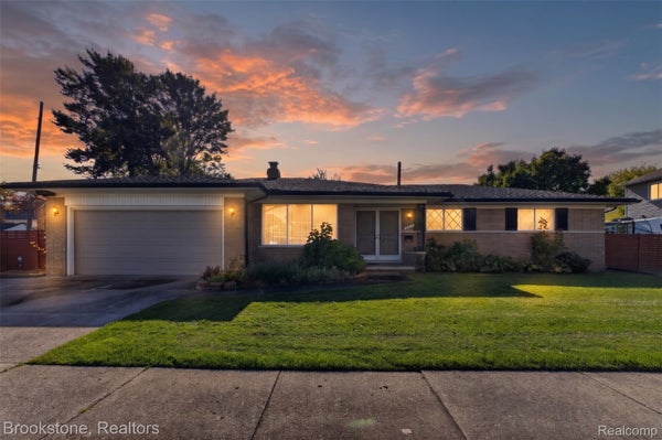 22320 LAKESHIRE ST, SAINT CLAIR SHORES, MI 48081 - Image ef6cee363b041a5f5c6b5d0bb49ff56c/2948527650