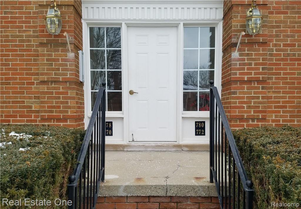 780 E Fox Hills Drive