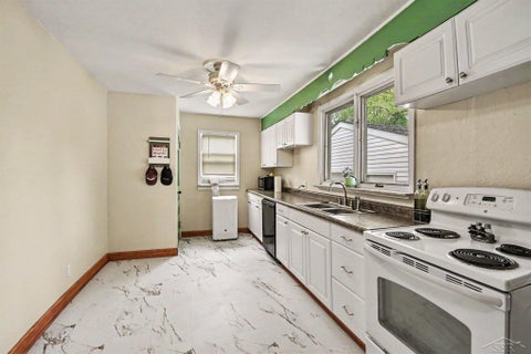 Tiny photo for 309 E Jeanette Street, Bay City City, MI 48706 (MLS # 61050211112)