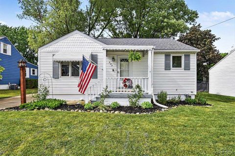 Photo of 309 E Jeanette Street, Bay City City, MI 48706 (MLS # 61050211112)