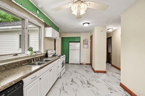 Tiny photo for 309 E Jeanette Street, Bay City City, MI 48706 (MLS # 61050211112)