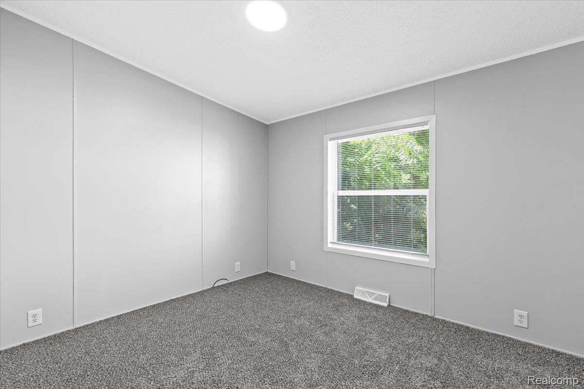 Orion Charter Township, Michigan 48359, United States, 3 Bedrooms Bedrooms, ,2 BathroomsBathrooms,Residential,Active,179188