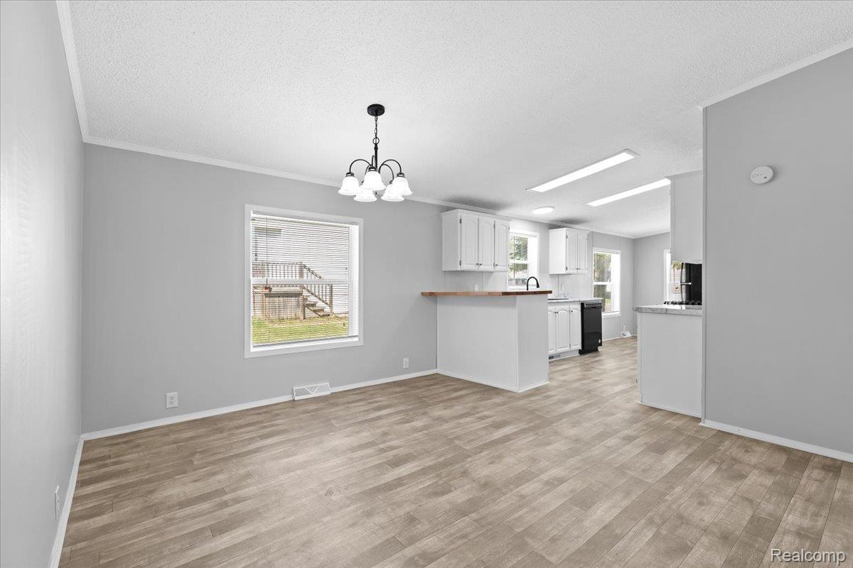 Orion Charter Township, Michigan 48359, United States, 3 Bedrooms Bedrooms, ,2 BathroomsBathrooms,Residential,Active,179188