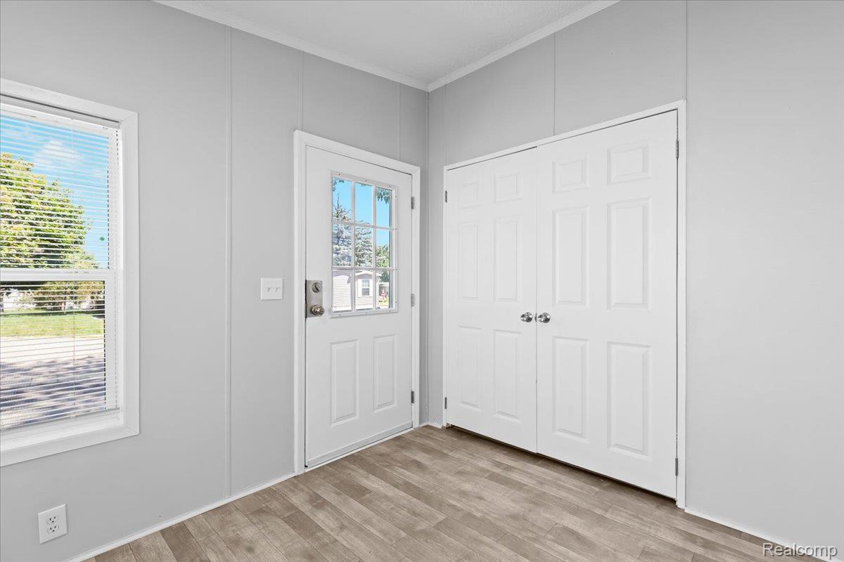 Orion Charter Township, Michigan 48359, United States, 3 Bedrooms Bedrooms, ,2 BathroomsBathrooms,Residential,Active,179188