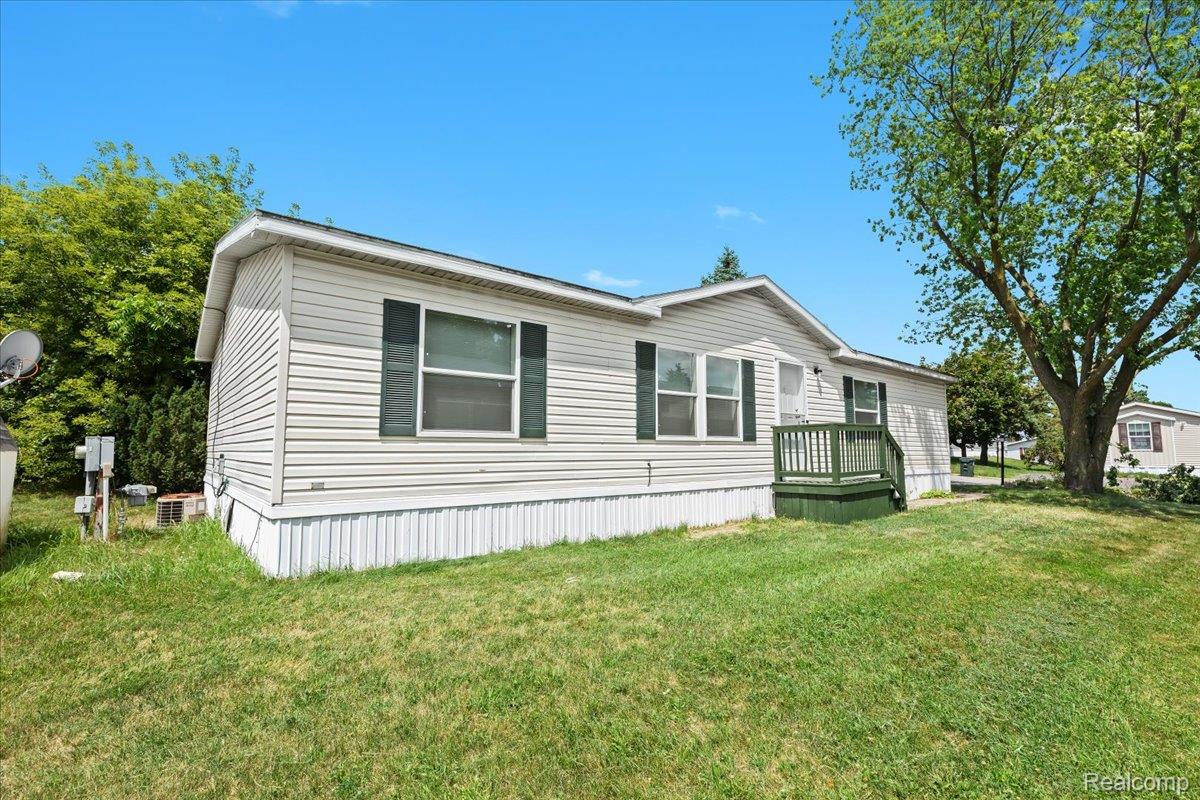 Orion Charter Township, Michigan 48359, United States, 3 Bedrooms Bedrooms, ,2 BathroomsBathrooms,Residential,Active,179188