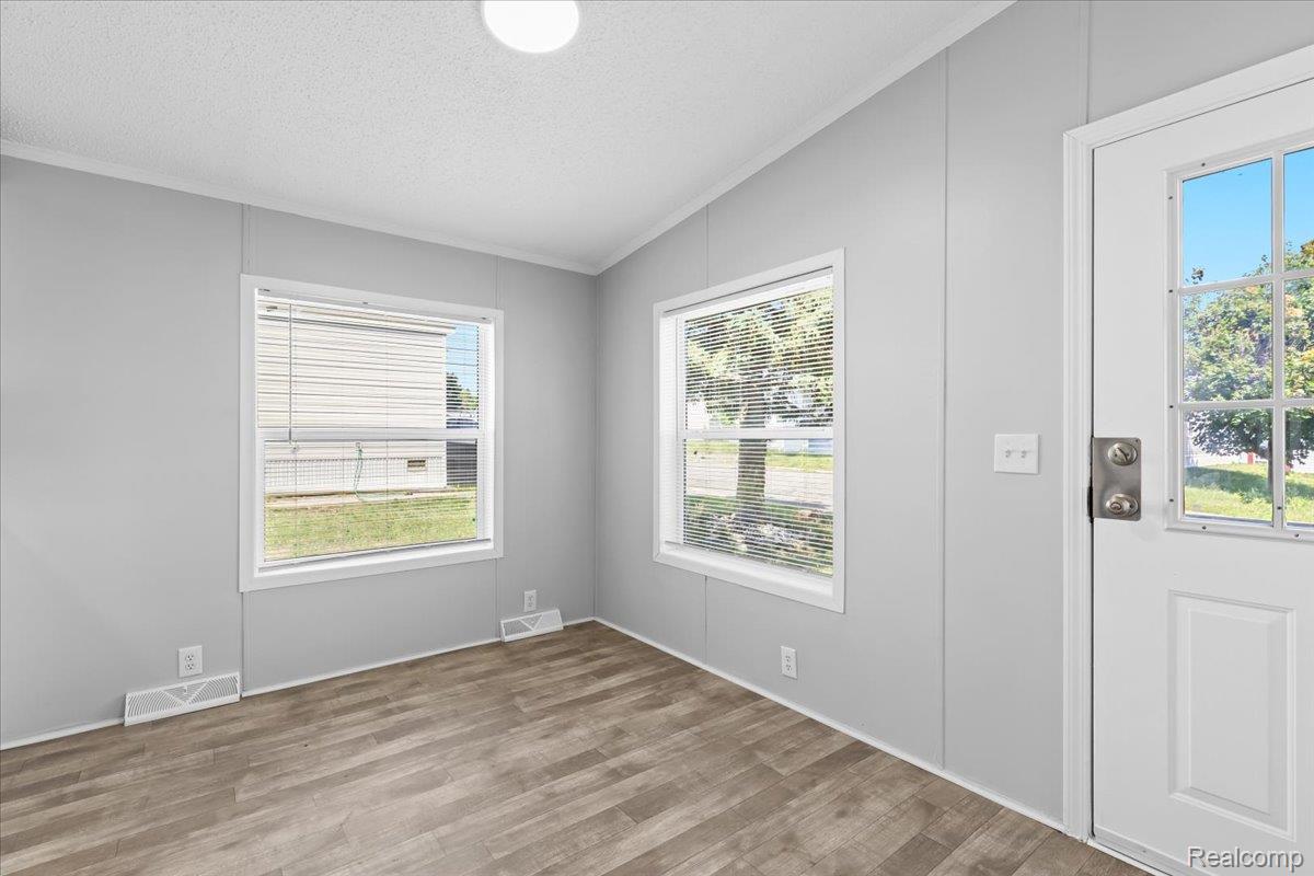 Orion Charter Township, Michigan 48359, United States, 3 Bedrooms Bedrooms, ,2 BathroomsBathrooms,Residential,Active,179188