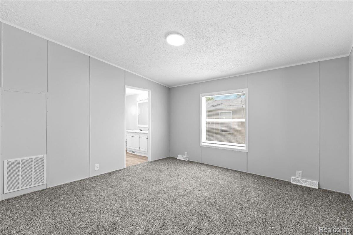 Orion Charter Township, Michigan 48359, United States, 3 Bedrooms Bedrooms, ,2 BathroomsBathrooms,Residential,Active,179188