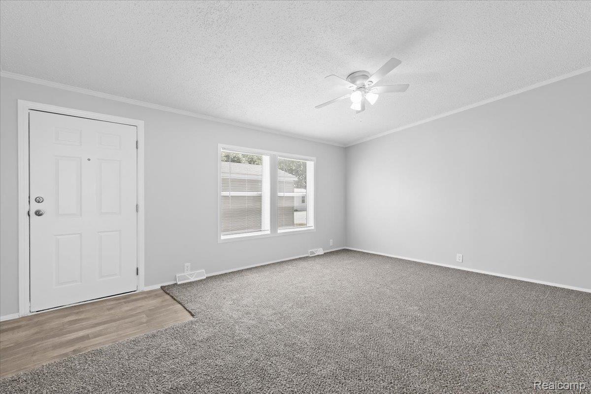 Orion Charter Township, Michigan 48359, United States, 3 Bedrooms Bedrooms, ,2 BathroomsBathrooms,Residential,Active,179188