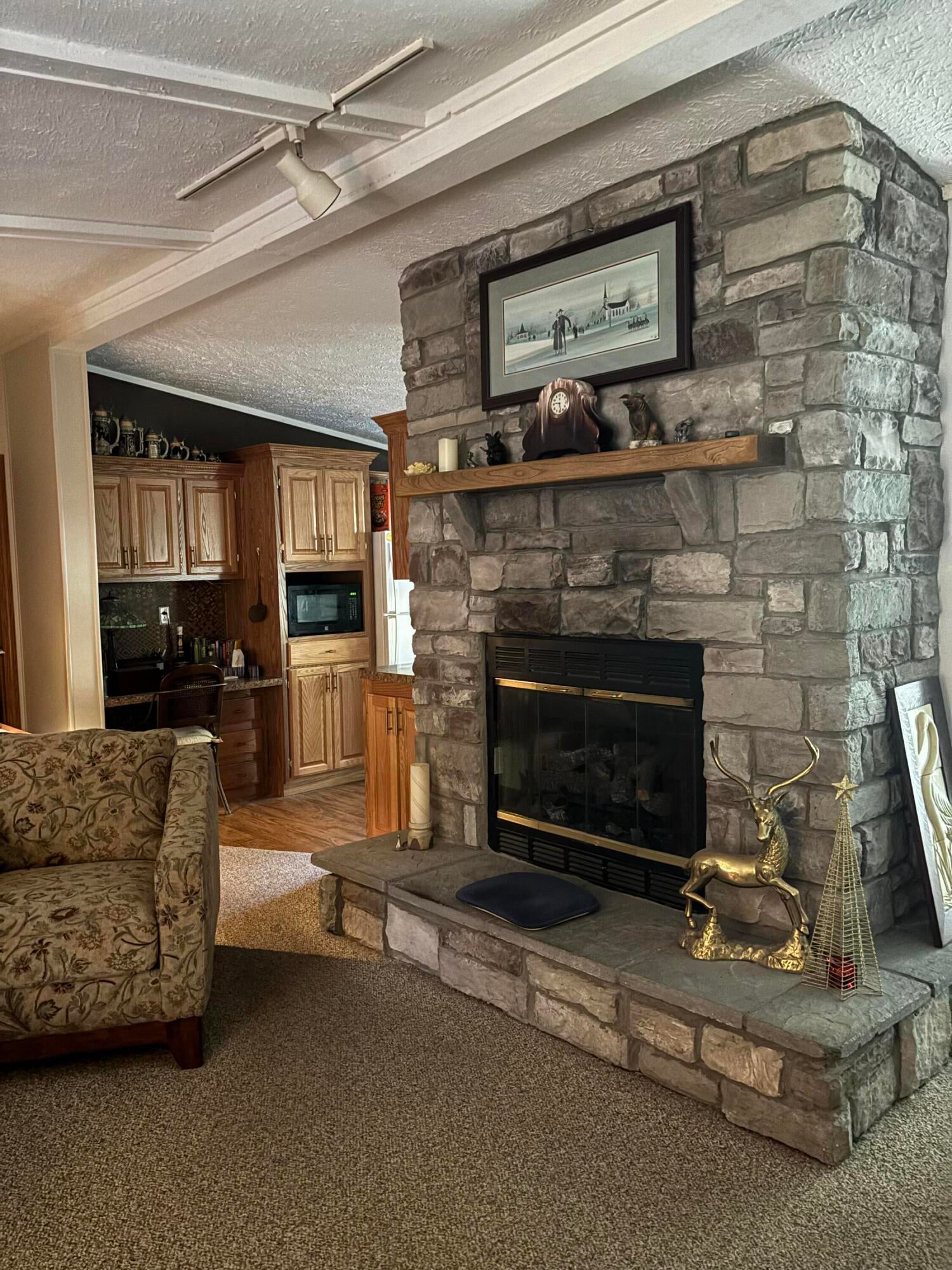 6858 Maple Lane