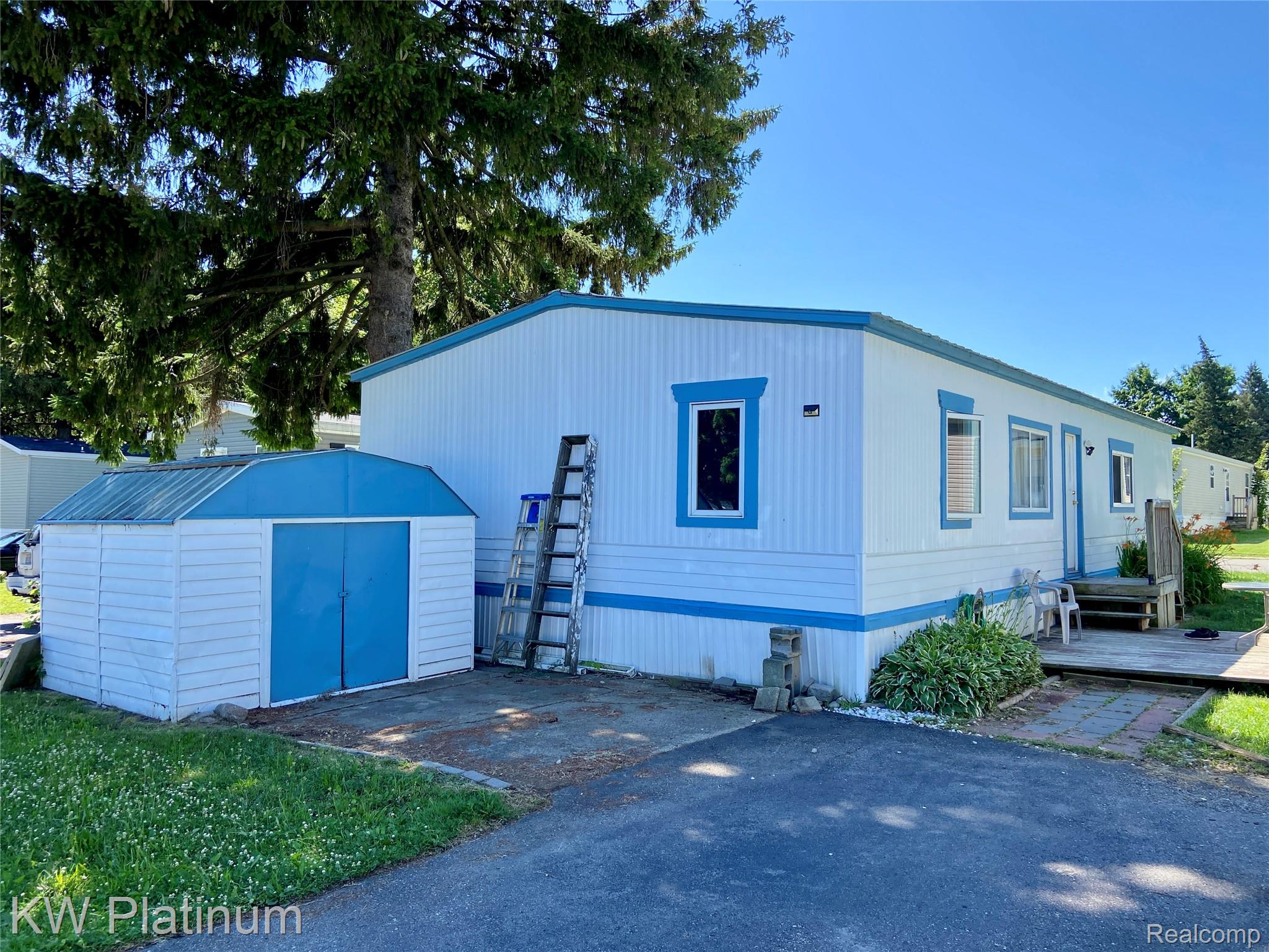 25 CANARY HILL
