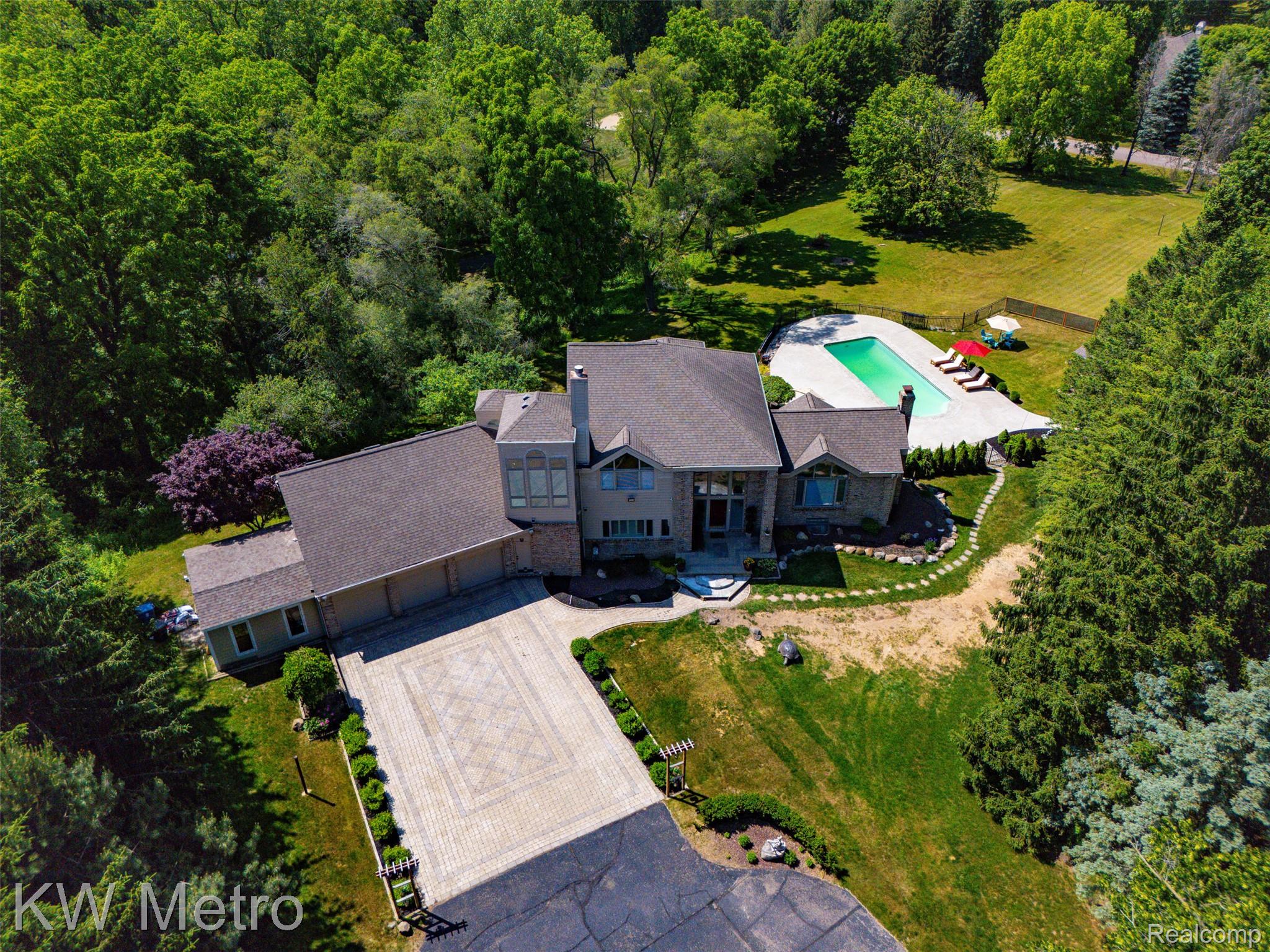 5772 N Rochester Road