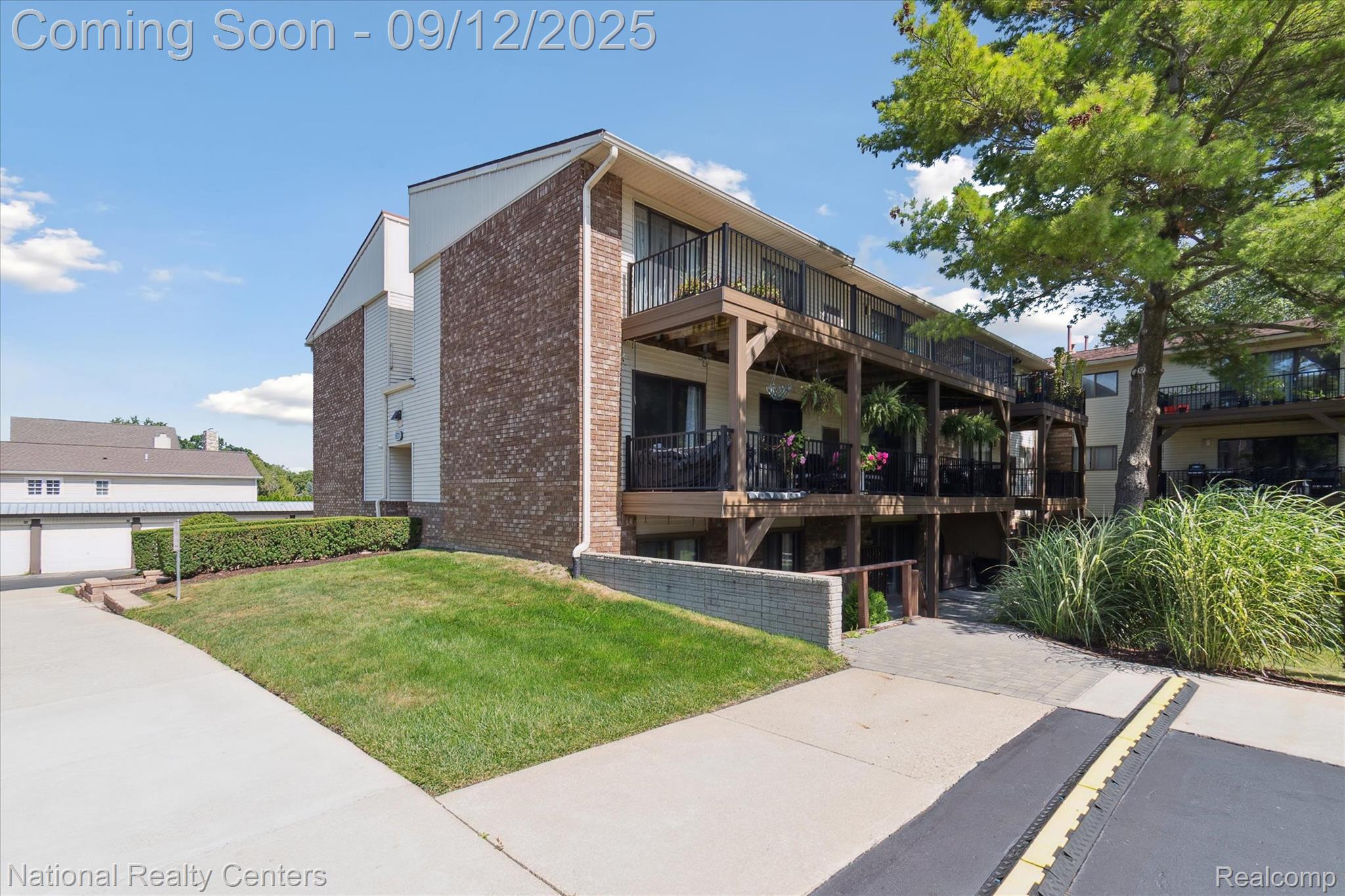 895 S Pontiac Trail C204