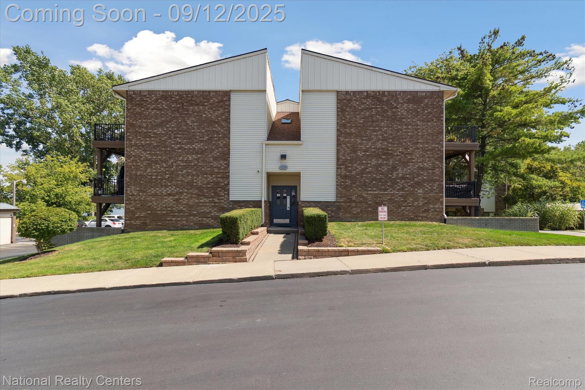 895 S Pontiac Trail C204