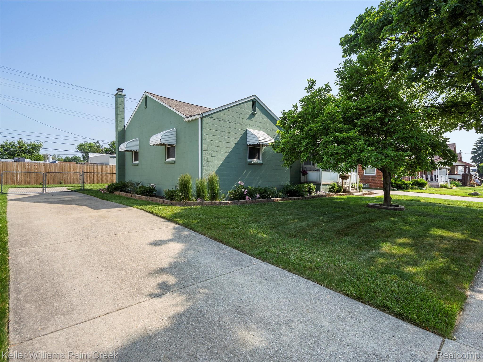 961 E Woodruff Avenue