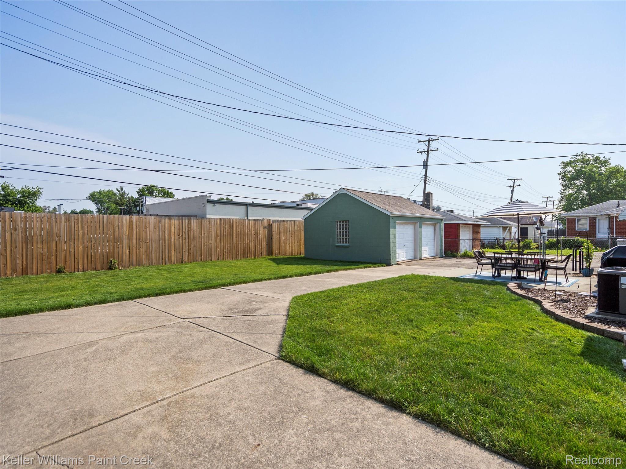 961 E Woodruff Avenue