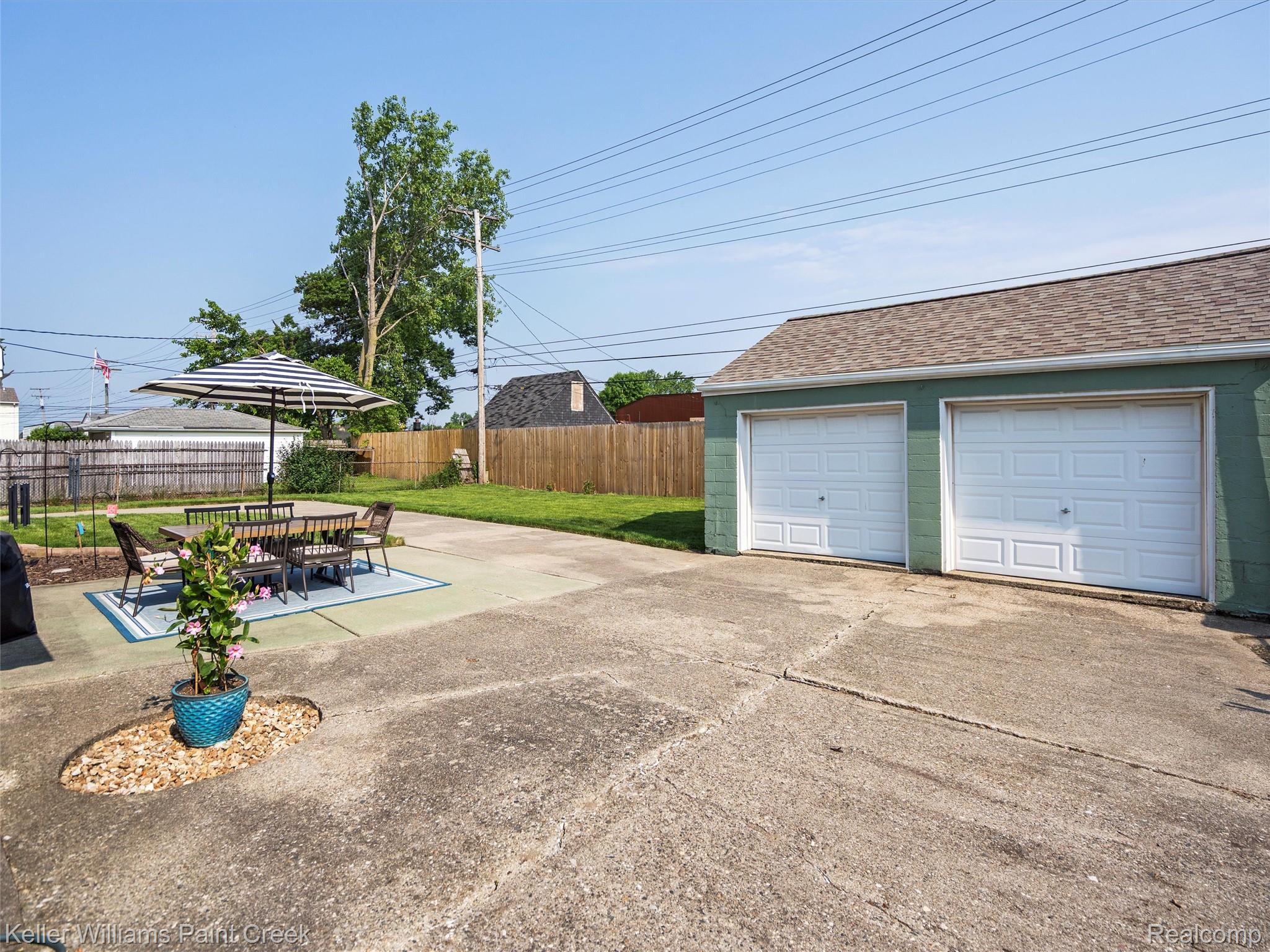 961 E Woodruff Avenue