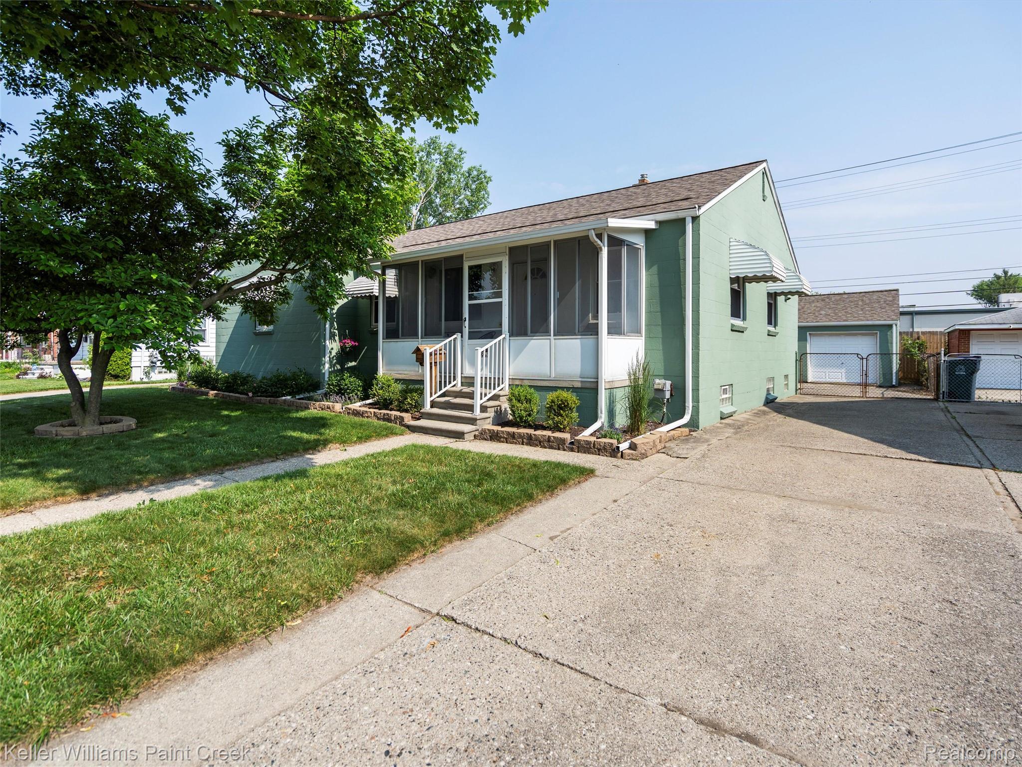 961 E Woodruff Avenue