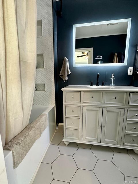 Tiny photo for 3584 Ashview Street, West Bloomfield Charter Township, MI 48324 (MLS # 20261005781)