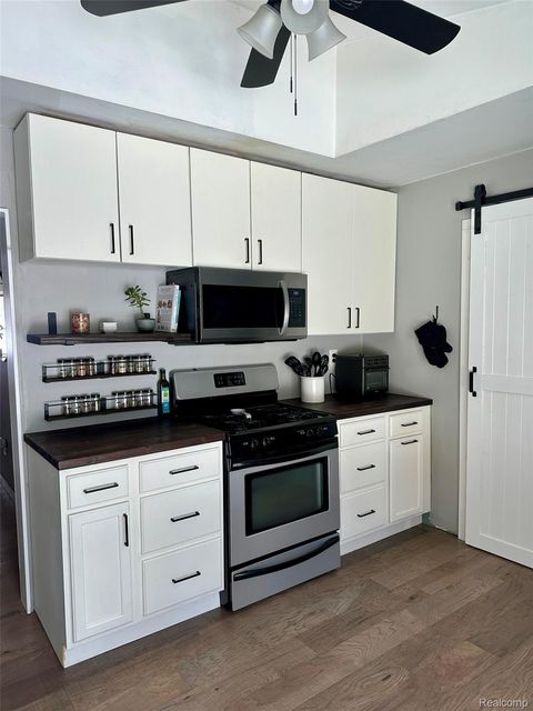 Tiny photo for 3584 Ashview Street, West Bloomfield Charter Township, MI 48324 (MLS # 20261005781)