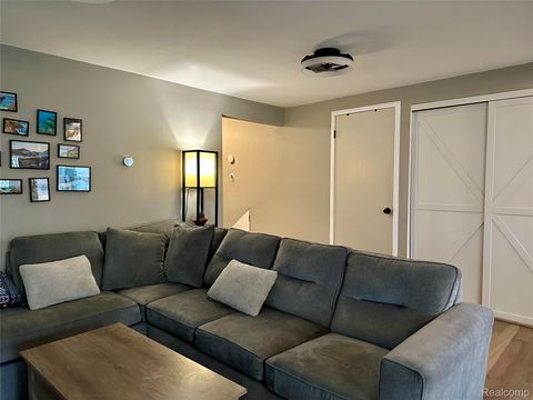 Tiny photo for 3584 Ashview Street, West Bloomfield Charter Township, MI 48324 (MLS # 20261005781)